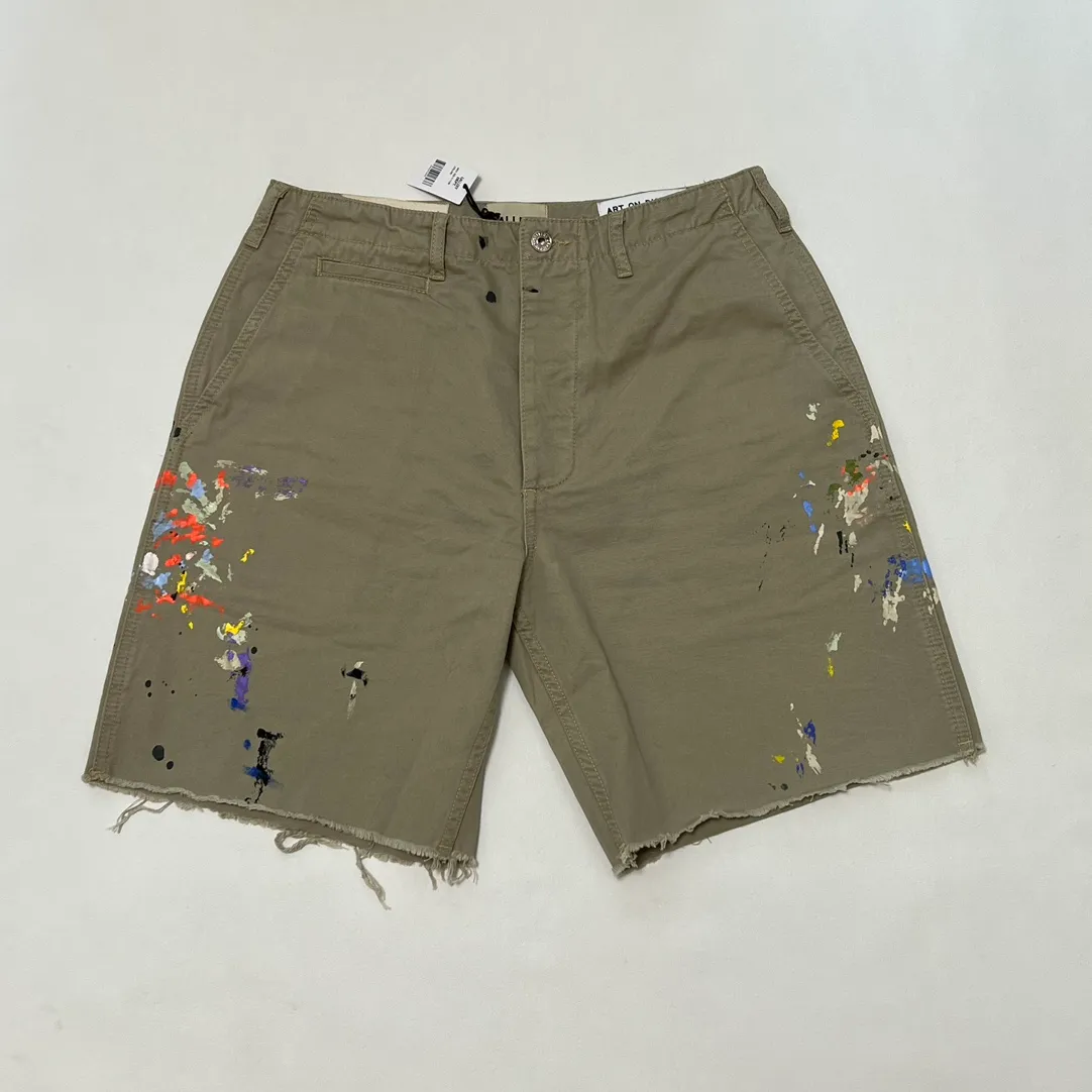 GALLERY DEPT. RICKY SHORT/KHAKI Splash-ink knife-cut khaki work shorts, khaki color 30-32-34-36 code, re-adjusted version, re-washed to make old VINTAGE, hand-made acrylic splash-ink graffiti, genuine cowhide steel stamped LOGO leather tag, original version with LOGO buttons
